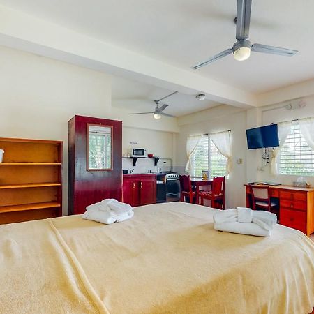Willow 2 At Island Cabanas Gold Standard Certified Caye Caulker Exterior photo