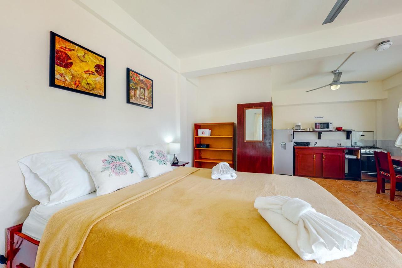 Willow 2 At Island Cabanas Gold Standard Certified Caye Caulker Exterior photo